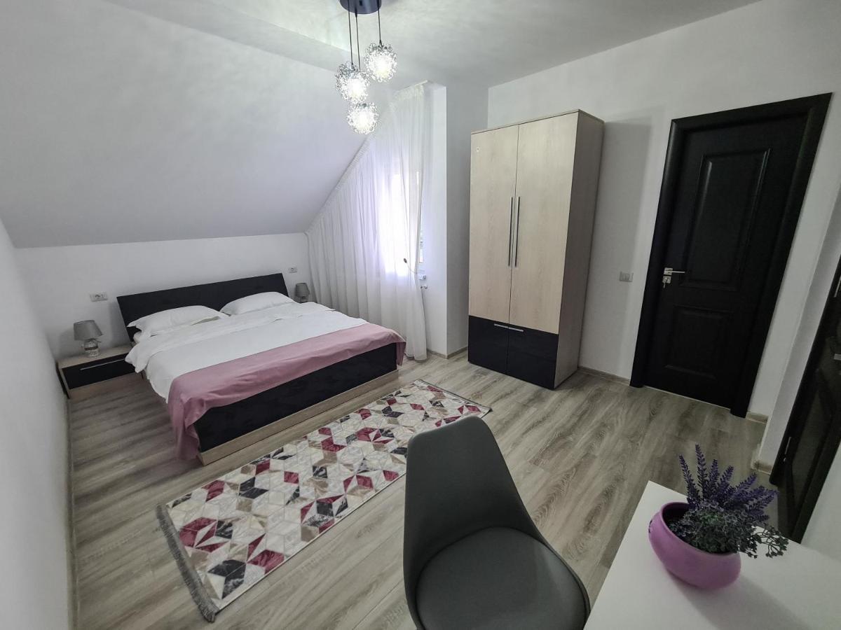 Pensiunea Lavanda, Piatra-Neamt П'ятра-Нямц Екстер'єр фото